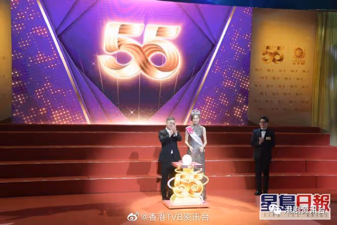 TVB55周年亮燈大合照泄玄機？這位力捧小花站正中高層主動招呼