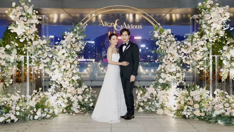 陳煒婚宴現場外曬恩愛　醫生老公承諾照顧一生一世