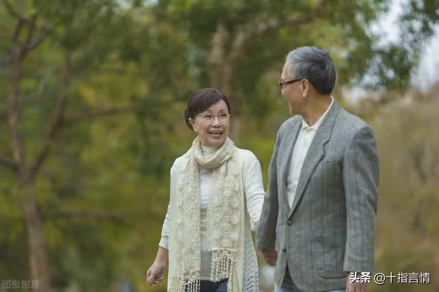 62歲僱主表白保姆被拒，憤怒埋怨：這麼大年紀了，要那麼多錢幹嘛