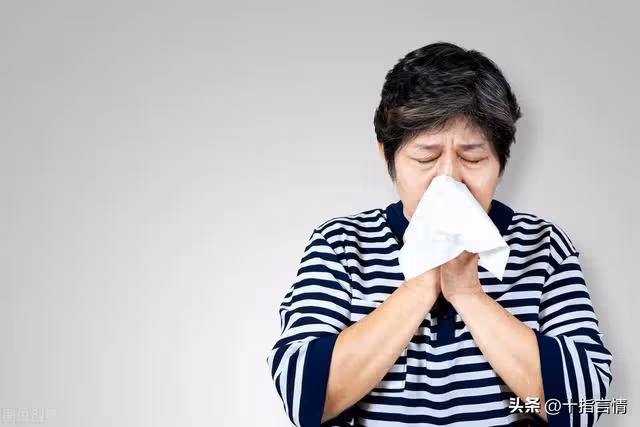62歲僱主表白保姆被拒，憤怒埋怨：這麼大年紀了，要那麼多錢幹嘛