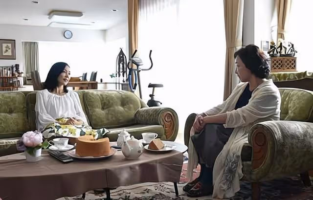 「嫂子,你陪嫁房送給我吧,反正你娘家有錢,再買一套」「滾蛋」