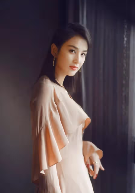 黃聖依,四大女演員之一,80後美女