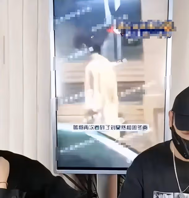 周冬雨和劉昊然公開戀情,兩人約好一起打網球回家,都說兩人住在一起