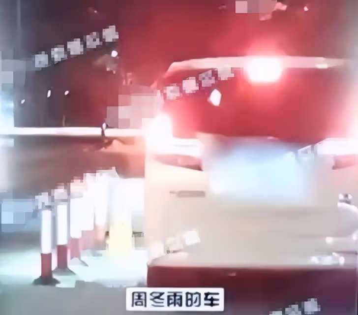 周冬雨和劉昊然公開戀情,兩人約好一起打網球回家,都說兩人住在一起