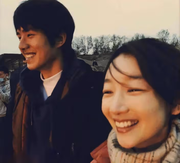 周冬雨和劉昊然公開戀情,兩人約好一起打網球回家,都說兩人住在一起