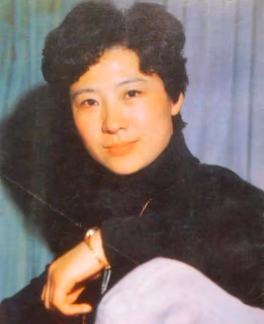 80年代頂流影星王馥荔：王群為娶她放棄前程，如今兒子是她的驕傲