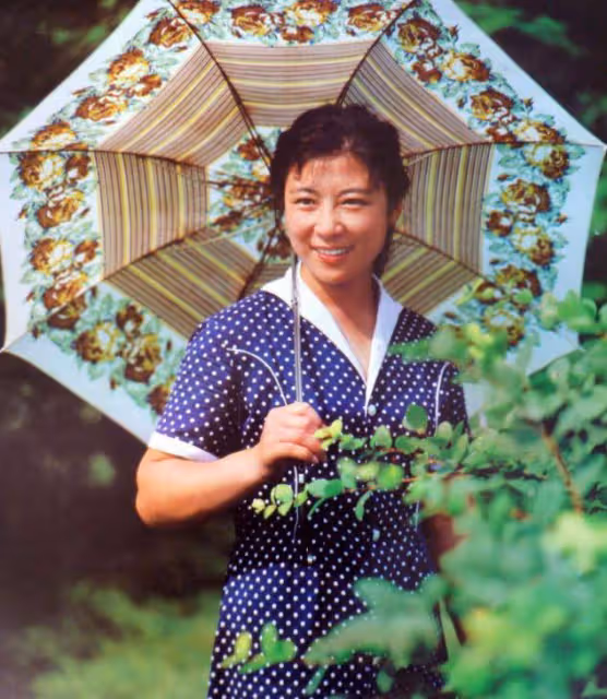80年代頂流影星王馥荔：王群為娶她放棄前程，如今兒子是她的驕傲