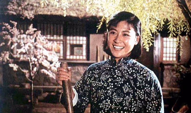 80年代頂流影星王馥荔:王群為娶她放棄前程,如今兒子是她的驕傲