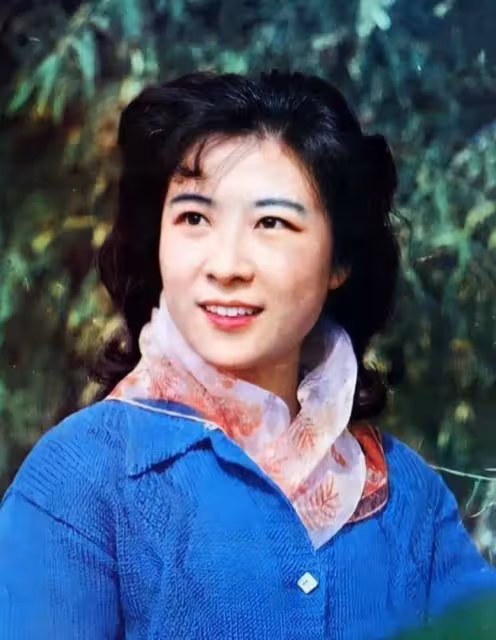 80年代頂流影星王馥荔:王群為娶她放棄前程,如今兒子是她的驕傲