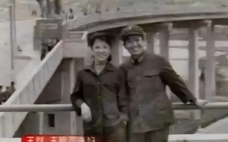 80年代頂流影星王馥荔:王群為娶她放棄前程,如今兒子是她的驕傲