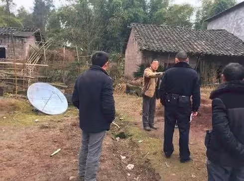 母親吃住老二家，卻把錢給老大並幫他幹活，老二：偏心母親我不養~