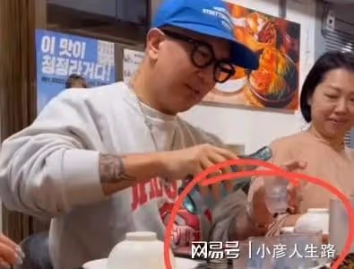 具俊曄與12名女粉絲聚餐!親自倒酒、結帳,粉絲:歐巴好溫柔