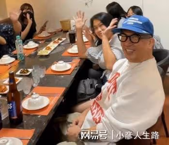 具俊曄與12名女粉絲聚餐!親自倒酒、結帳,粉絲:歐巴好溫柔
