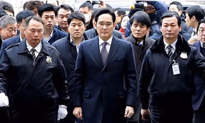 逃離豪門，她身價百億和影帝戀愛