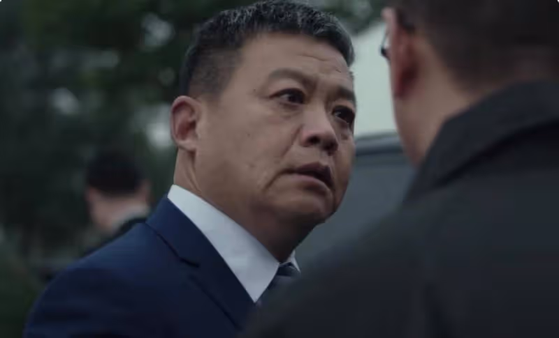 換戲如換臉？在《掃黑風暴》和《底線》的表演之後，他愣住了，卻沒有認出「海