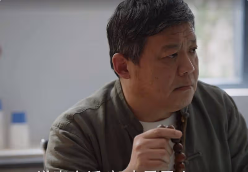 換戲如換臉？在《掃黑風暴》和《底線》的表演之後，他愣住了，卻沒有認出「海