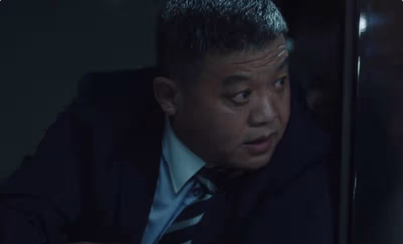 換戲如換臉？在《掃黑風暴》和《底線》的表演之後，他愣住了，卻沒有認出「海