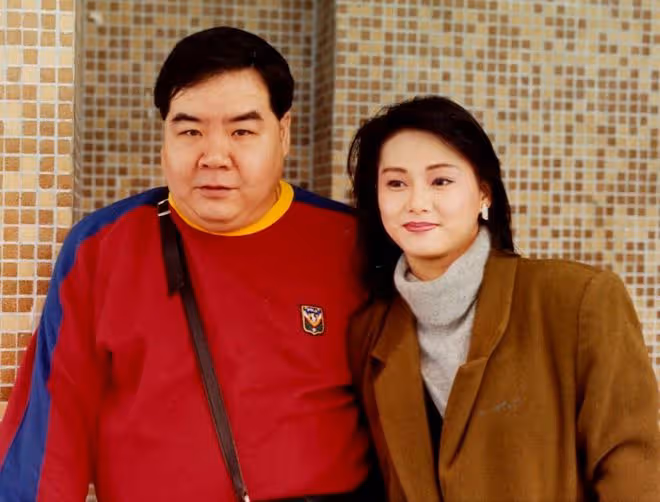 71歲鄭則仕出席知名女星婚禮,小14歲演員妻子罕露面,氣質很出眾