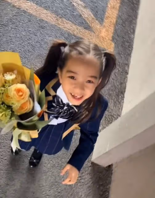 溫兆倫到學校看女兒表演,6歲愛女外貌被批,他大方回應顯高情商