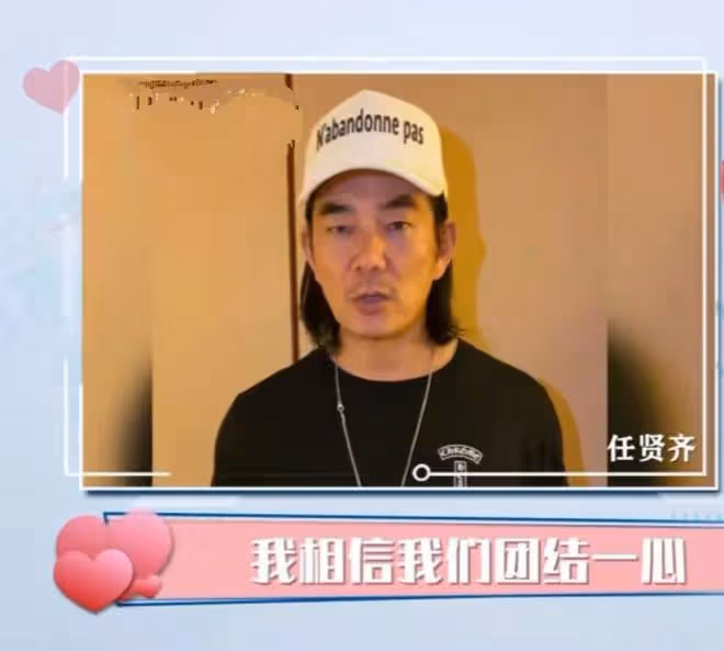 任賢齊現身黃鶴樓,穿兩層長袖不怕熱,台灣出生長大把武漢當家鄉