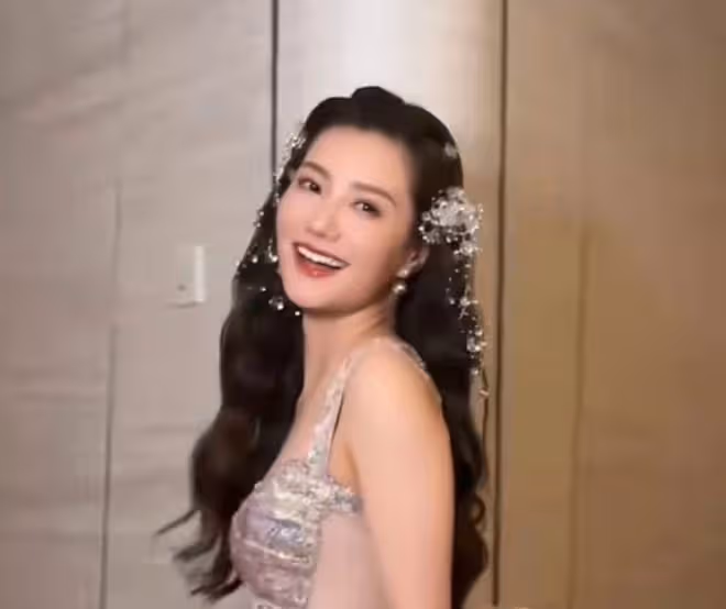 網紅猴哥高調辦婚禮!開1400萬主婚車豪車停一排,新娘貌美似明星