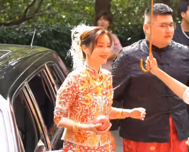 網紅猴哥高調辦婚禮!開1400萬主婚車豪車停一排,新娘貌美似明星