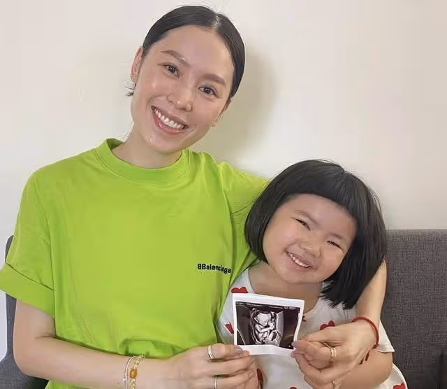 恭喜!香港知名男星宣布妻子懷二胎,在內地賣潮牌賺得盆滿缽滿