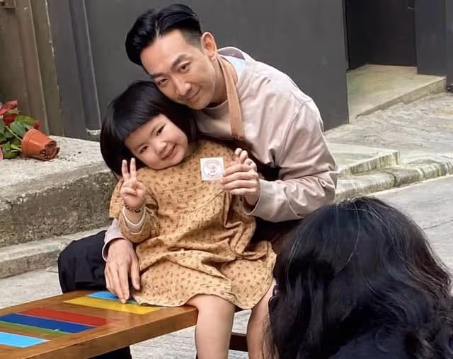 恭喜!香港知名男星宣布妻子懷二胎,在內地賣潮牌賺得盆滿缽滿