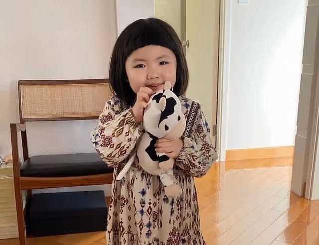 恭喜!香港知名男星宣布妻子懷二胎,在內地賣潮牌賺得盆滿缽滿