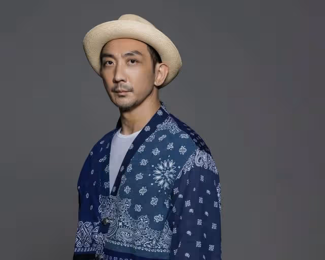 恭喜!香港知名男星宣布妻子懷二胎,在內地賣潮牌賺得盆滿缽滿