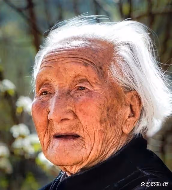 老太太不聽勸,兩個月敗光16萬積蓄,女兒:終於不作了