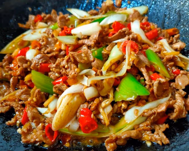 微辣、蔥香濃郁，羊肉香嫩不膻的蔥爆羊肉丨3分鐘出鍋好吃的連蔥都不剩