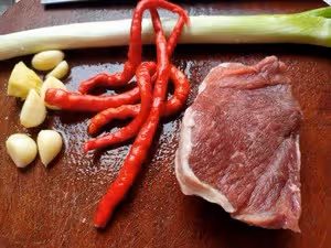 微辣、蔥香濃郁，羊肉香嫩不膻的蔥爆羊肉丨3分鐘出鍋好吃的連蔥都不剩