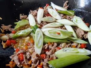 微辣、蔥香濃郁，羊肉香嫩不膻的蔥爆羊肉丨3分鐘出鍋好吃的連蔥都不剩