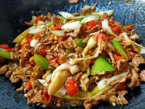 微辣、蔥香濃郁，羊肉香嫩不膻的蔥爆羊肉丨3分鐘出鍋好吃的連蔥都不剩