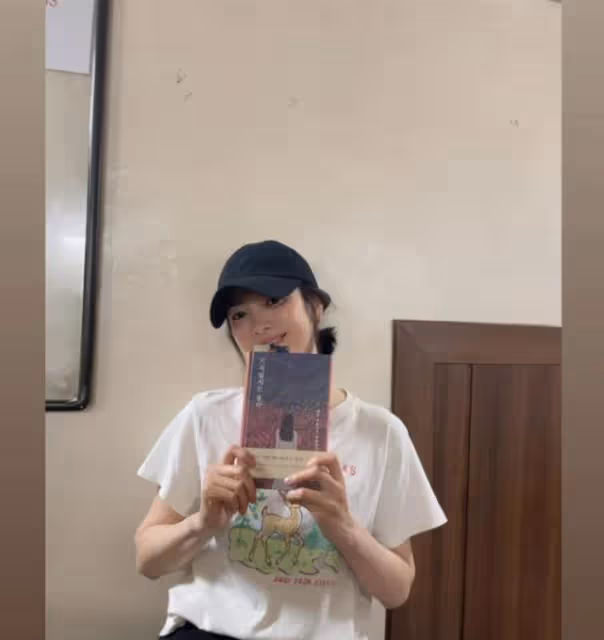 行程滿檔！宋慧喬為閨蜜電影宣傳，新劇首波劇照曝光