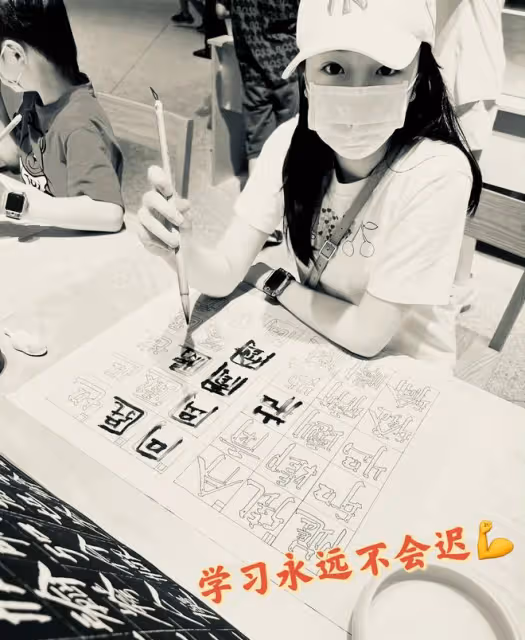 吳尊帶孩子學中國文化!練毛筆字動作標準,定居內地半年生活愜意