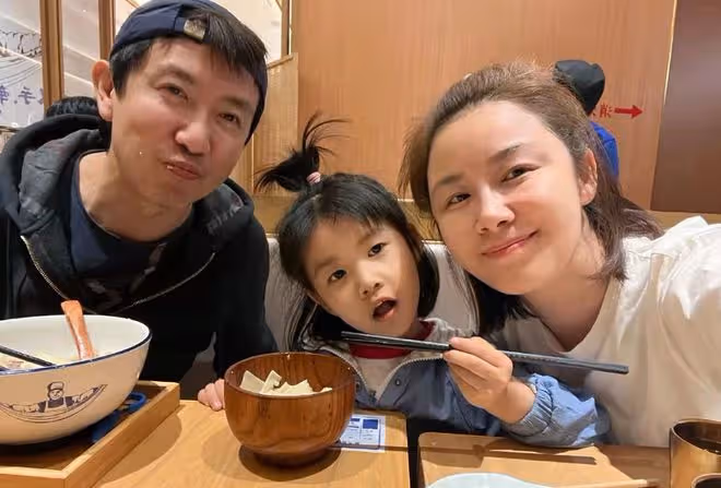 梅婷前夫罕曝全家福!二婚妻子得急病做要命手術,躺病床渾身插管