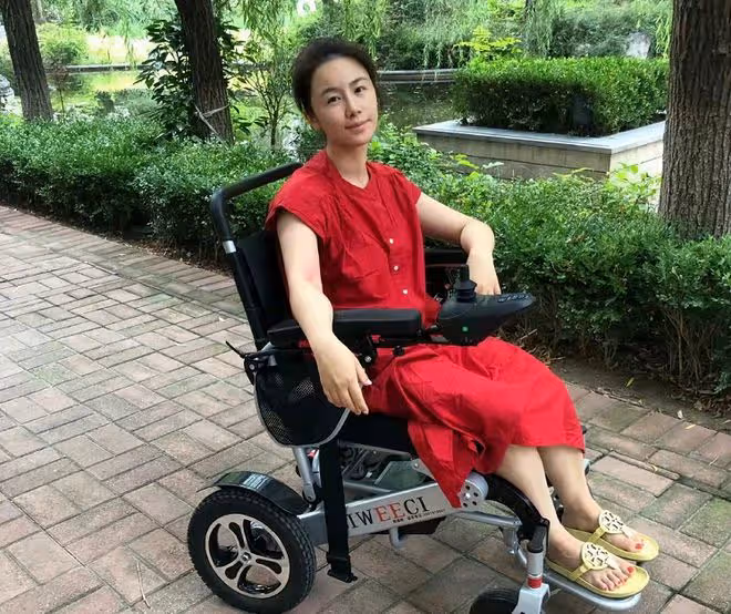 梅婷前夫罕曝全家福!二婚妻子得急病做要命手術,躺病床渾身插管
