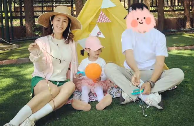 梅婷前夫罕曝全家福!二婚妻子得急病做要命手術,躺病床渾身插管