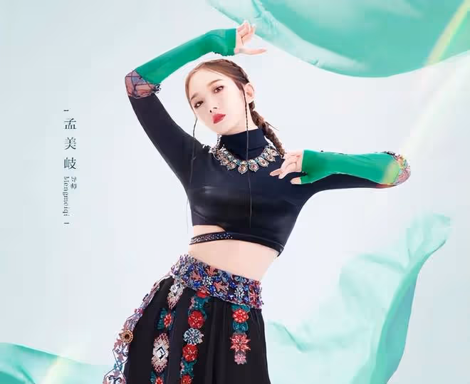 沒有一部代表作,卻莫名其妙成頂流,「造星鬧劇」何時休?
