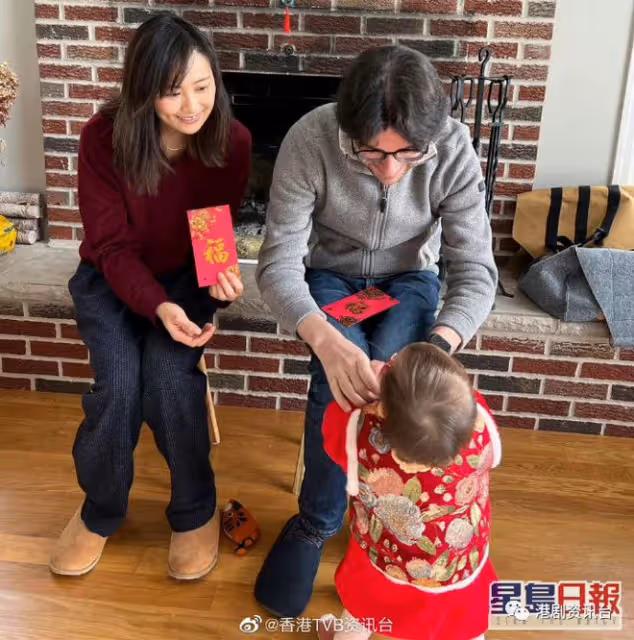 陳法拉貼囡囡萌爆近照!一條尿布惹教育家留言