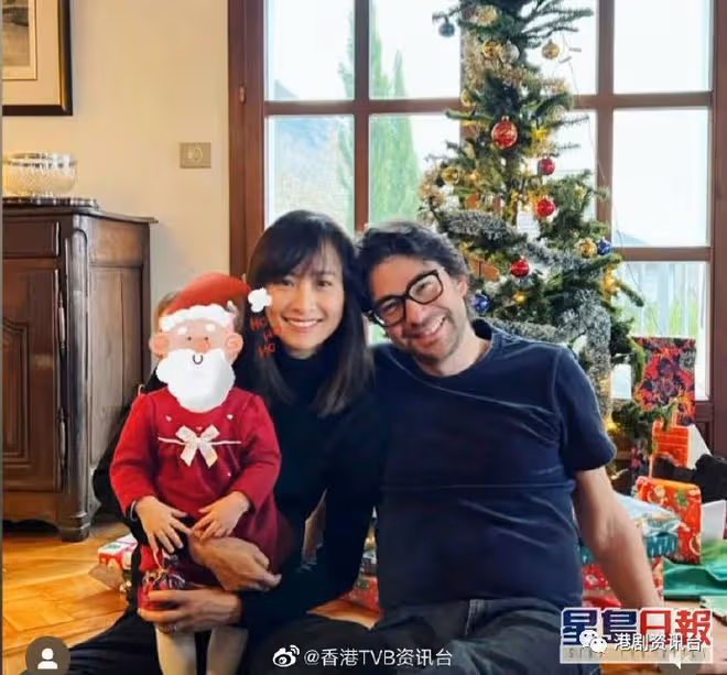 陳法拉貼囡囡萌爆近照！一條尿布惹教育家留言