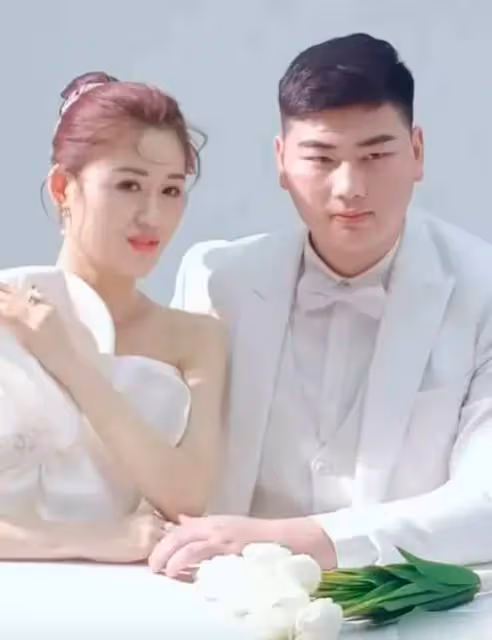 恭喜,大衣哥兒媳懷雙胞胎,22歲小偉已經是兩個孩子的爸爸了!