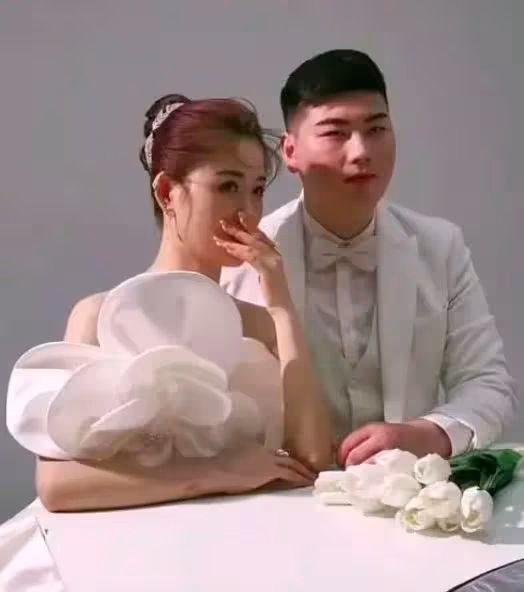 恭喜,大衣哥兒媳懷雙胞胎,22歲小偉已經是兩個孩子的爸爸了!