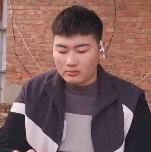 恭喜,大衣哥兒媳懷雙胞胎,22歲小偉已經是兩個孩子的爸爸了!