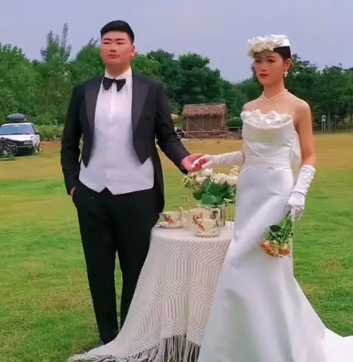 恭喜,大衣哥兒媳懷雙胞胎,22歲小偉已經是兩個孩子的爸爸了!