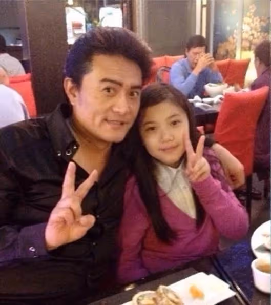 瞞著爸爸出道!李㼈17歲女兒「長大變超正」靠實力闖演藝圈,直言:「該我當爸爸避風港」