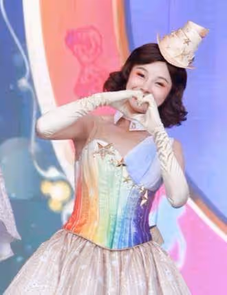 《戲說》女星被撞見「捷運站出口擺攤」扛四口家計,每月只花1萬6,大方承認:靠自己不丟人