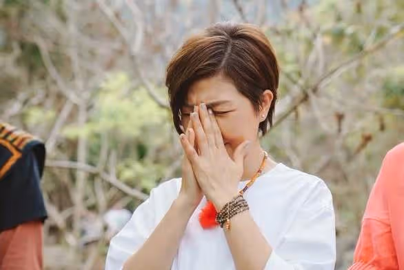 資深女星勇揭「原住民公主血脈」之前不敢公開身份真相,心懷慚愧,今返鄉尋根「牽手老母親大合唱」溫馨畫面惹淚